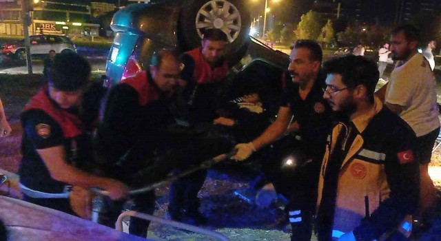 Tırın çarptığı araç hurdaya döndü, araçta 1i ağır olmak üzere 2 kişi yaralandı