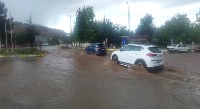 Tokatta sağanak ve dolu yağışı etkili oldu