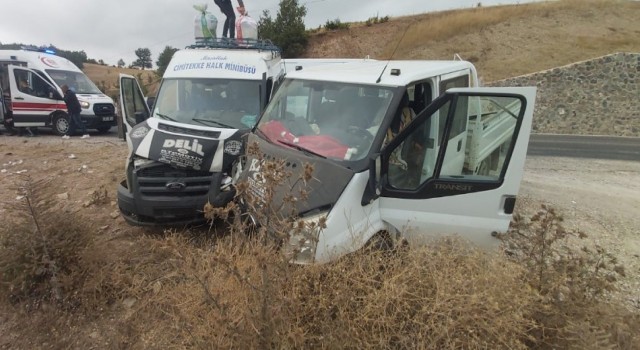 Tokatta yolcu minibüsü ile kamyomet çarpıştı: 4 yaralı