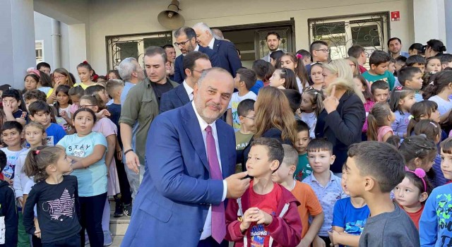 TPAOnun bir ilkokulda yaptırdığı kütüphane ve drama odası hizmete açıldı
