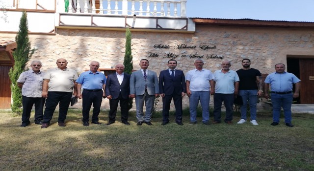 TSKGVye bağış yapan hayırseverlere madalya