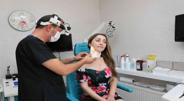 Tükürük bezindeki tümörün alınması için Hollandadan Cerrahi Hastanesine geldi