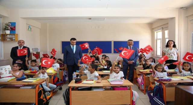 Tuncelide 10 bin 759 öğrenci ders başı yaptı