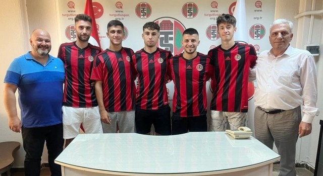 Turgutluspor altyapı oyuncularıyla profesyonel sözleşme imzaladı