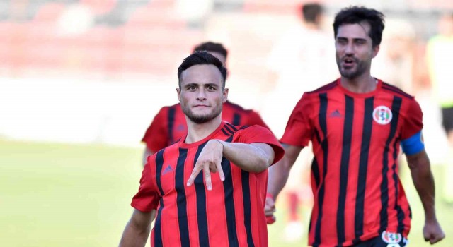 Turgutluspor evinde 3 puanı 3 golle aldı