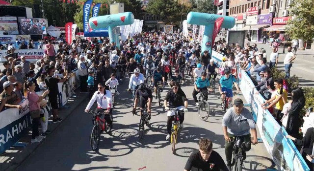 Türkiye Bisiklet Şampiyonasının son gününde bu kez vatandaşlar pedal çevirdi