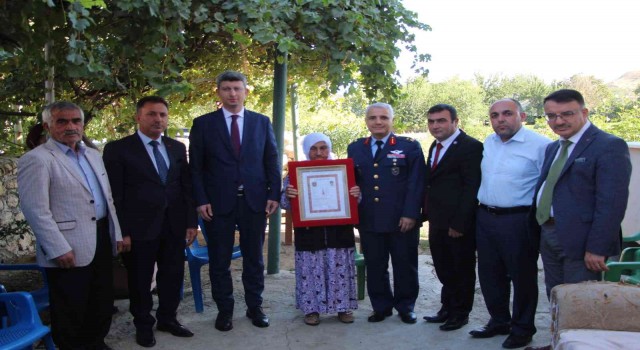 Türkiyede bir ilk: Şehit ailesine ikinci şehadet belgesi verildi