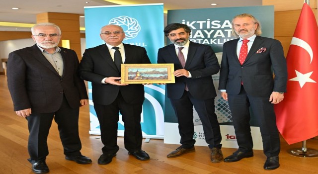 Türkiyedeki iş ortaklıklarının incelendiği ‘İktisadi Hayatta Ortaklıklar kitabı yayımlandı