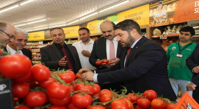 Türkiyenin en ucuz salkım domatesi Aziziyede