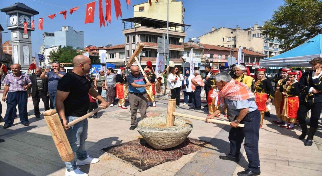Türkiyenin tek uluslararası halı şenliği başladı