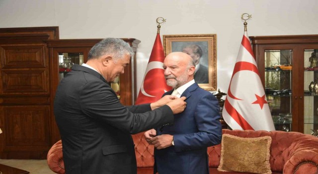 TÜRKSOYdan Dr. Suat İrfan Günsele onur nişanı