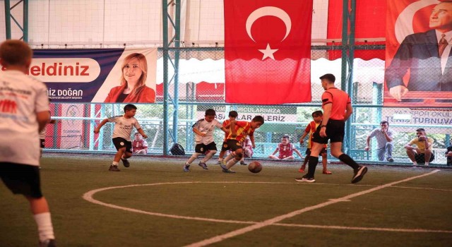 Turnuvaya katılan sporcular ödüllendirildi
