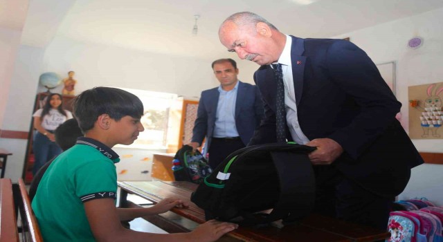 Tuşba Belediyesinden öğrencilere kırtasiye desteği