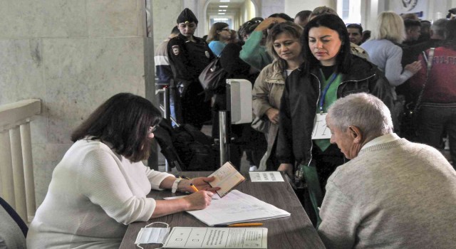 Ukraynadaki sözde referandumlarda resmi olmayan sonuçlara göre Rusyaya katılım desteklendi