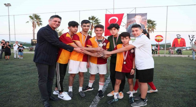Ulaş Bayam Futbol Turnuvasında şampiyonların kupa heyecanı