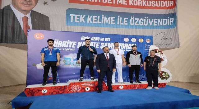 Ümit Genç ve U21 Türkiye Karate Şampiyonasında Bursa Büyükşehir Belediyesporlu karatecilerden 5 madalya