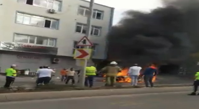 Ümraniyede cinnet getiren şahıs aracını ateşe verdi: 1 ölü, 3 yaralı