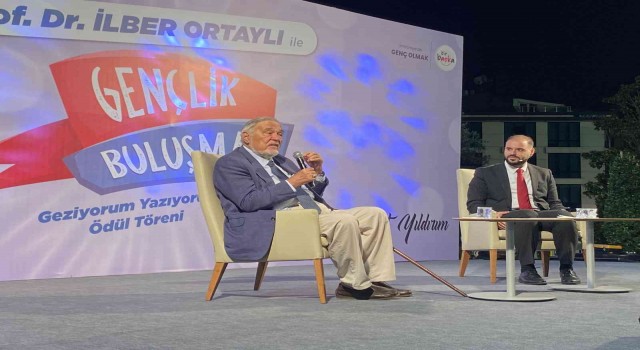 Ümraniyede gençler İlber Ortaylı ile buluştu