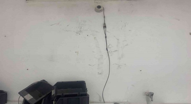 Ümraniyede hırsız, 500 bin TL değerinde anakartları çaldı