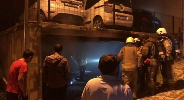 Ümraniyede kapalı otoparkta çıkan yangında 5 araç yandı