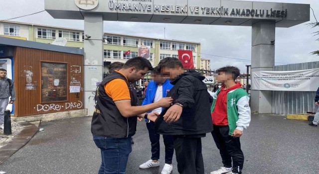 Ümraniyede okulların önünde sıkı denetim