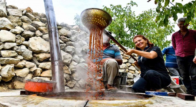 Üretici kadınlar Uzuncaburçta buluştu
