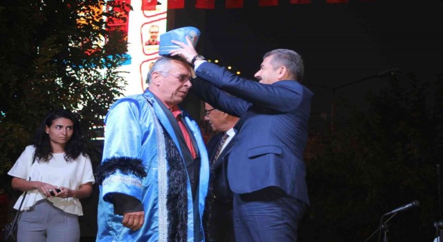 Uşakta yılın Ahisine kaftanını Vali Ergün giydirdi