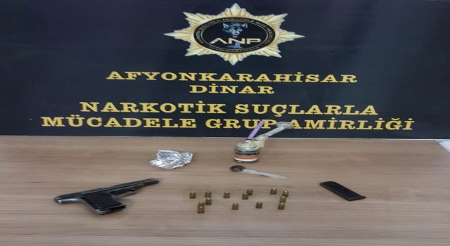 Uyuşturucu ve tabanca ile yakalandılar