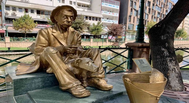 Üzerindeki “Allah rızası için kirletmeyin” yazısına aldırmadan çöplüğe çevirdiler