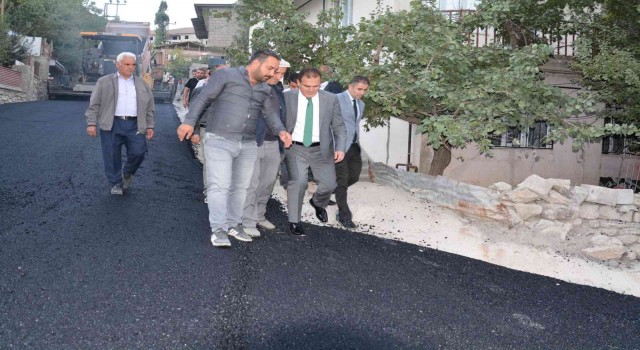 Vali Akbıyık, asfalt çalışmalarını yerinde denetledi