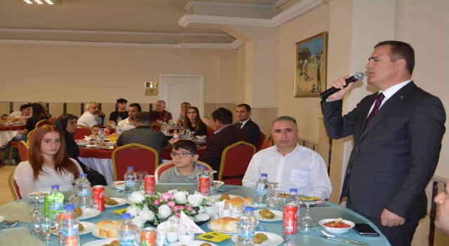 Vali Akbıyık gazi ve şehit aileleri ile bir araya geldi