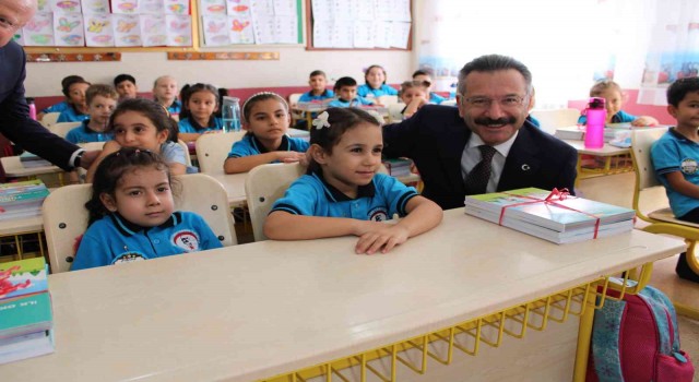 Vali Aksoy ilk ders zilini çaldı
