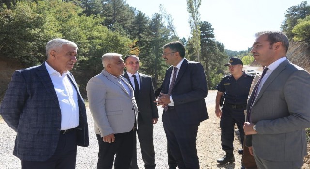 Vali Çelik, Hisarcık Güldüren yolunda incelemelerde bulundu
