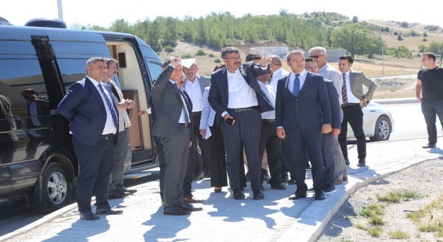 Vali Çelik, “Tavşanlı-Emet yolunun tamamı 2023 yılında bitirilecek”
