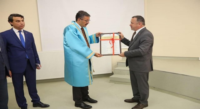 Vali Çelik ve Başkan Işıka Ahilik Haftası hediyesi