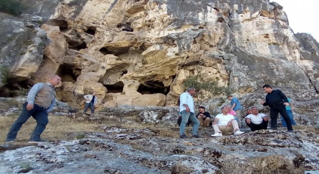 Vali Çuhadar, 4 katlı Demirkale Mağaralarını inceledi