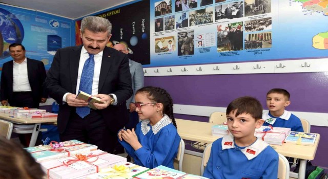 Vali Ergün ilk günde okulları ziyaret etti