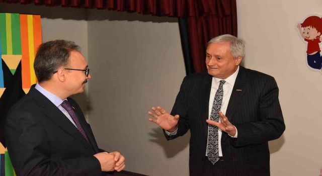 Vali Kızılkaya, Bozüyük Belediyesi Gündüz Çocuk Oyun ve Bakım Evini ziyaret etti