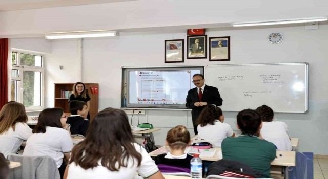 Vali Kızılkayadan öğrencilerle bir araya geldi