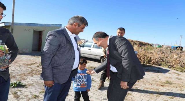 Vali Öksüz, köylülerle bir araya geldi
