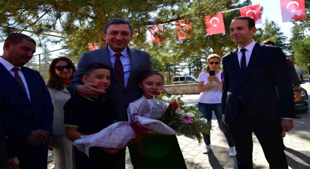 Vali Şahinden Yunanistana mesaj