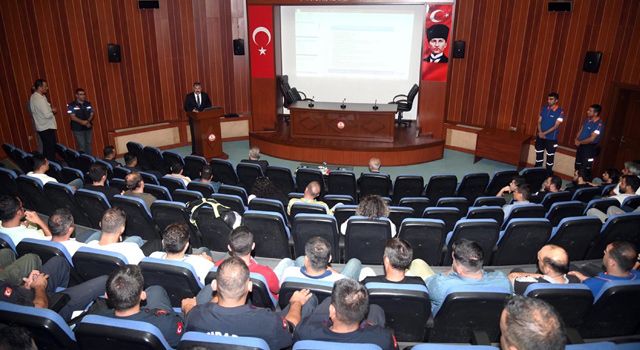 Valilikte Büyük kazalarda olay yeri yönetim eğitimi görüşüldü