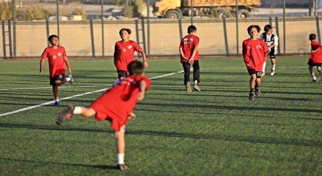 Van Büyükşehir Belediyesi U-14 futbol takımı yeni sezona avantajlı başlamak istiyor