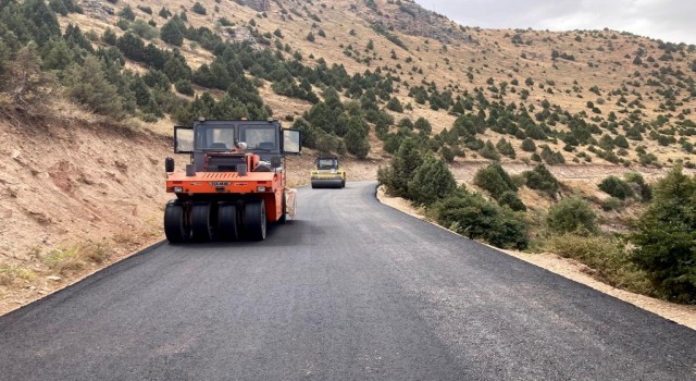 Van Büyükşehir Belediyesinden Gevaşa 8.5 kilometrelik asfalt yol
