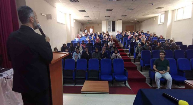 Vanda Gençlik ve Sorumluluk konulu konferansları