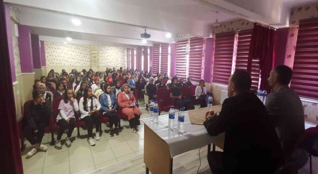 Vanda öğrencilere yönelik Gençlik ve Sorumluluk konulu konferansları