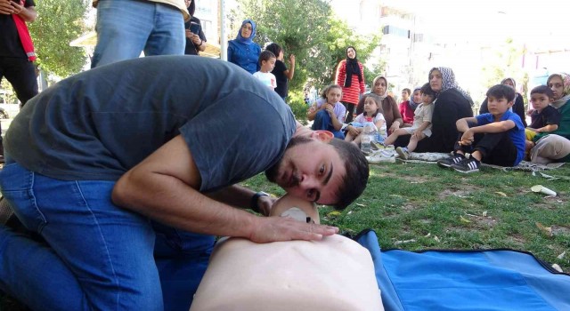 Vanda uygulamalı ilk yardım eğitimi vatandaşlardan büyük alkış aldı