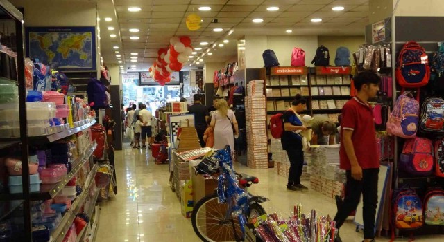 Vandaki kırtasiyelerde okul alışverişi hareketliliği