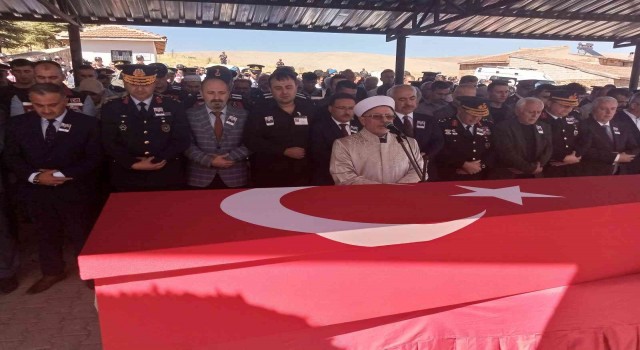 Vatandaşa yardım ederken şehit olan uzman çavuşa son görev