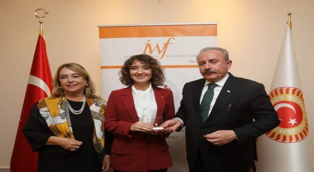 Yamaç paraşütü pilotu Kaymakam Şenoğlu ‘Kadın Lider seçildi